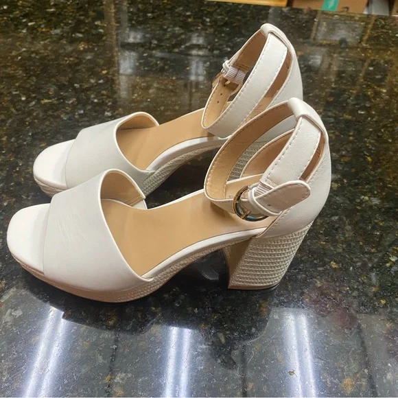 NWT Naturalizer Leather White/Ivory Block Heel Sandals (in original box) - Picture 9 of 11